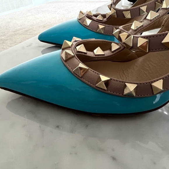 VALENTINO GARAVANI Rockstud Accents Leather T-Strap Pumps - Picture 10 of 12